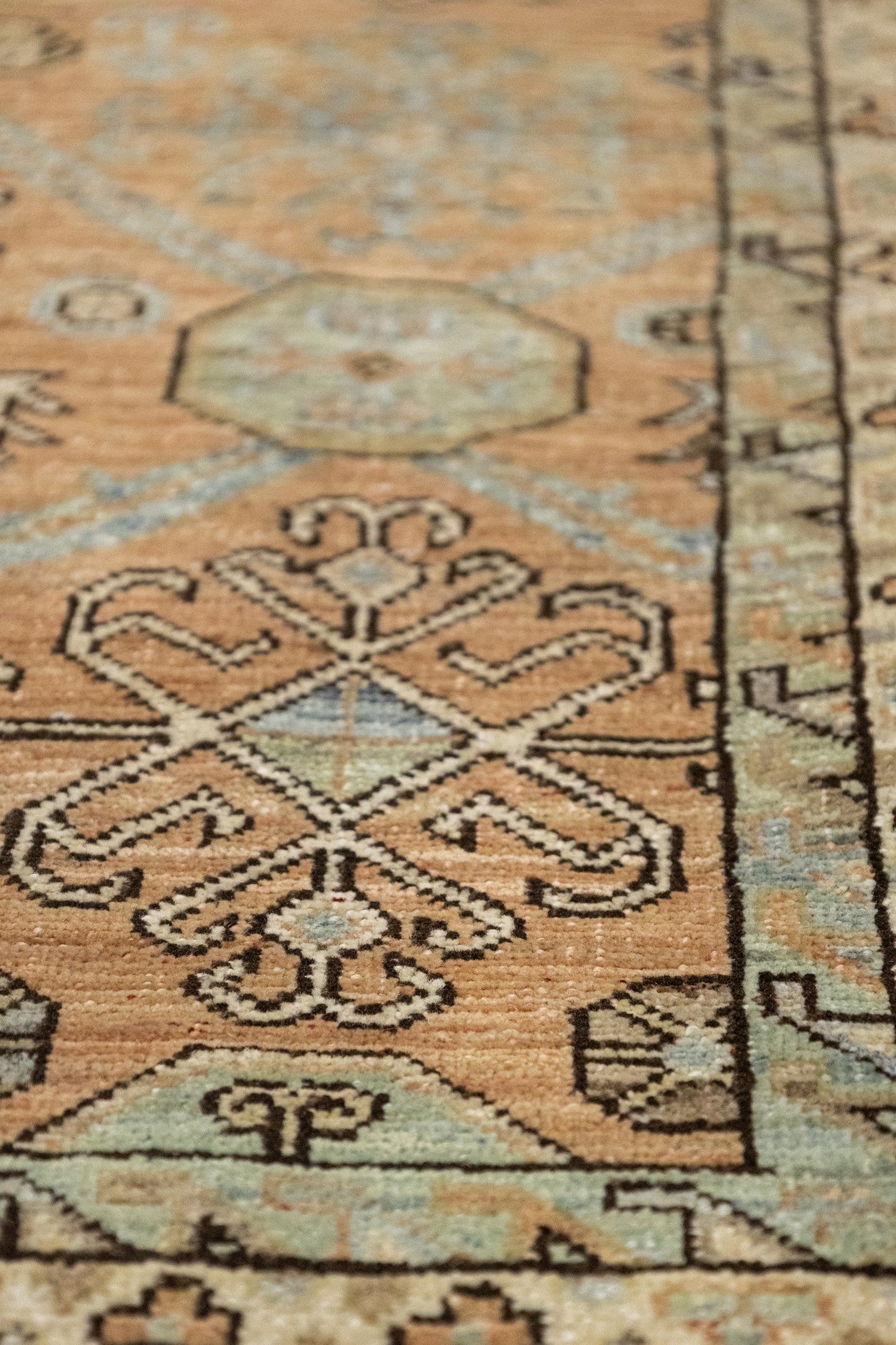 Qashqai Handwoven Tribal Rug, J89285