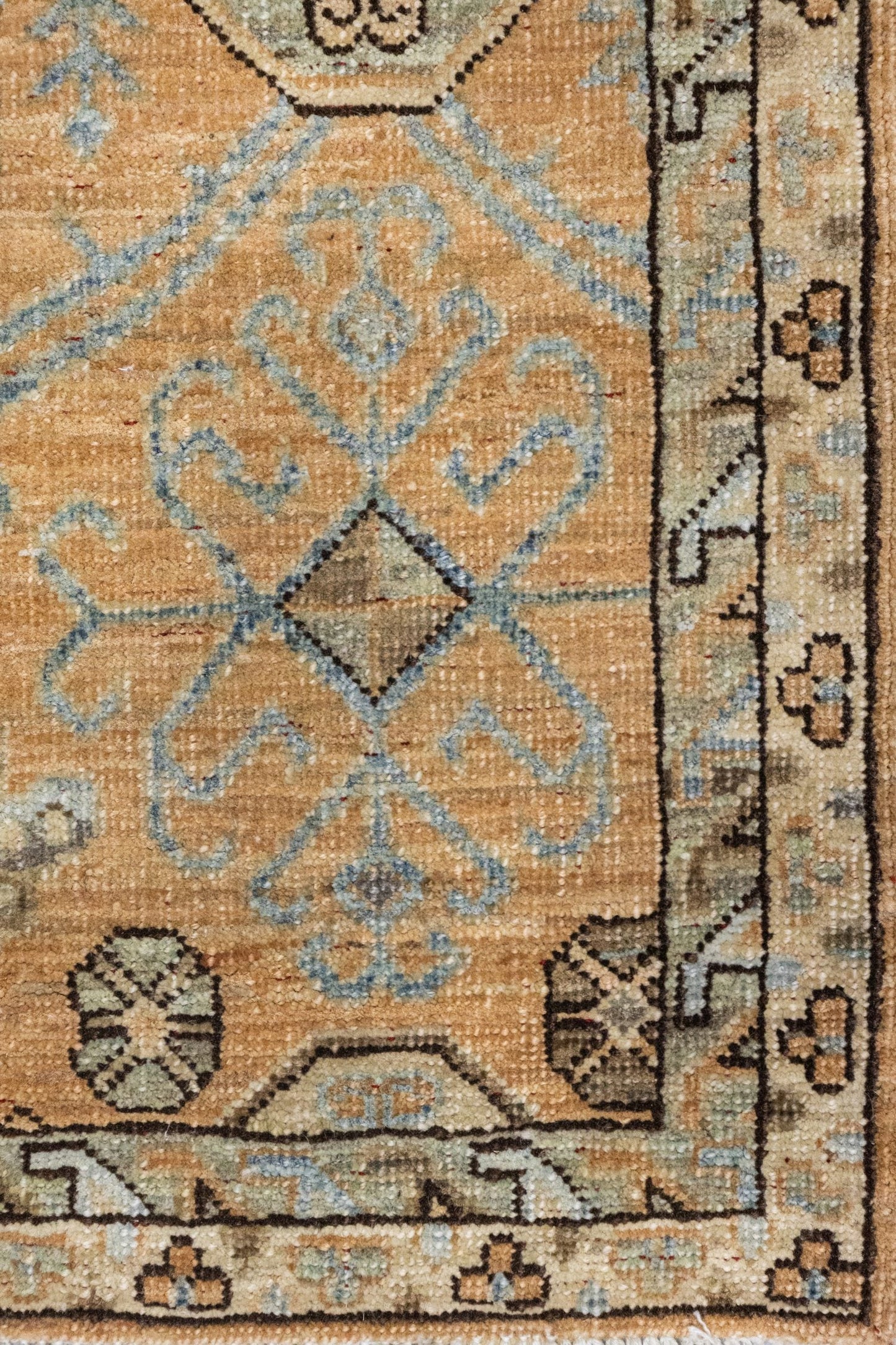 Qashqai Handwoven Tribal Rug, J89285