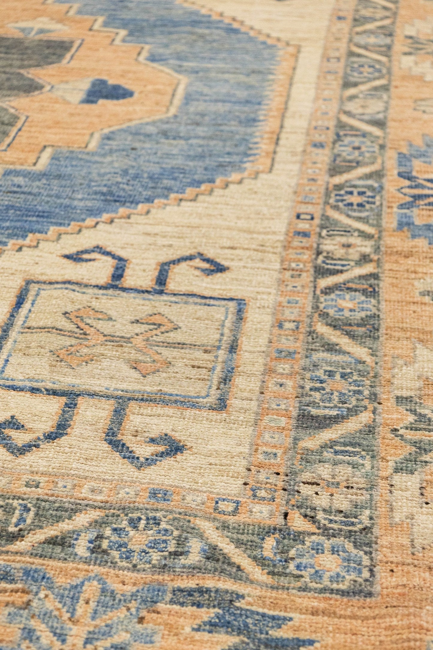 Serapi Oushak Handwoven Tribal Rug, J86833
