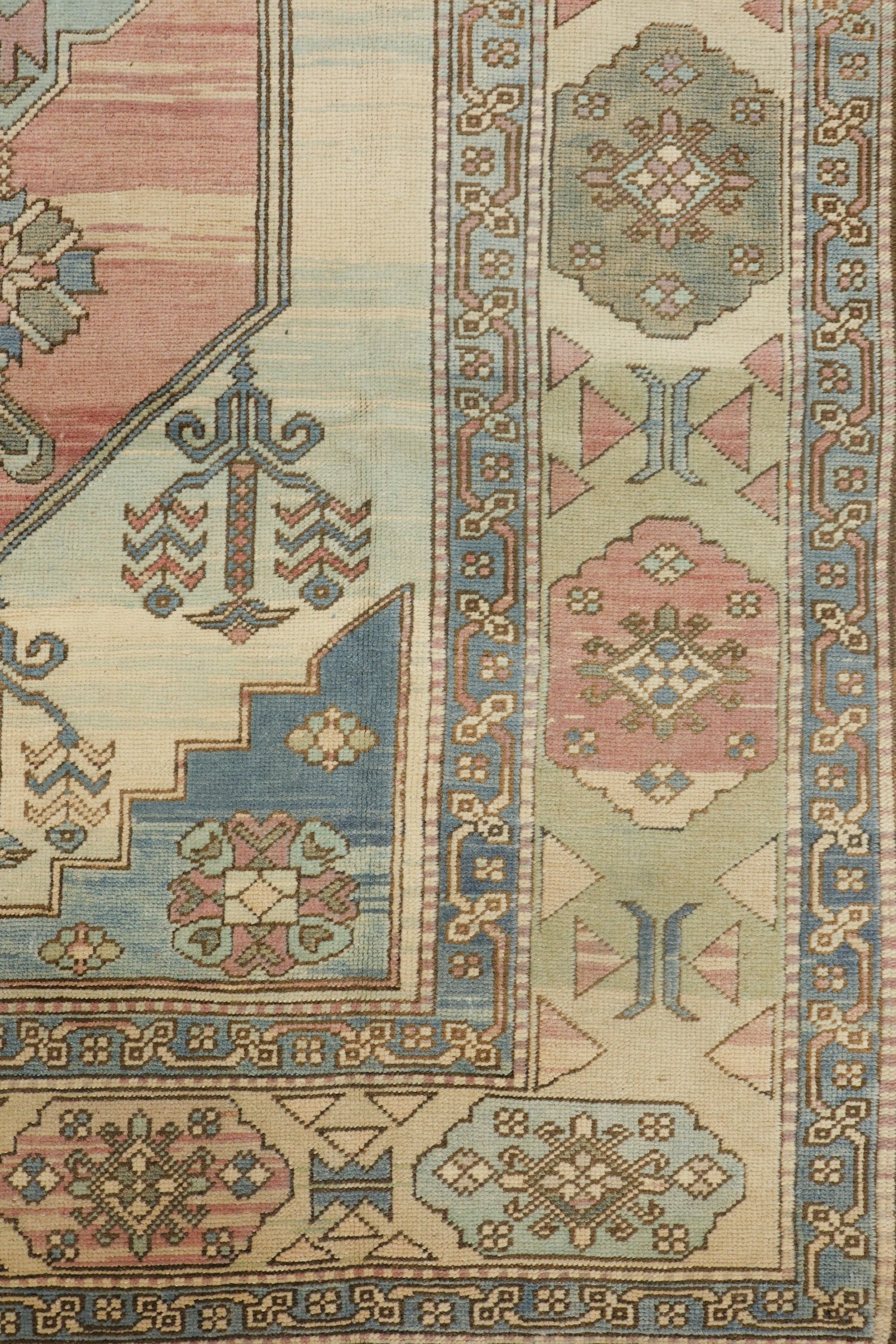 Vintage Serapi Handwoven Tribal Rug, J72402