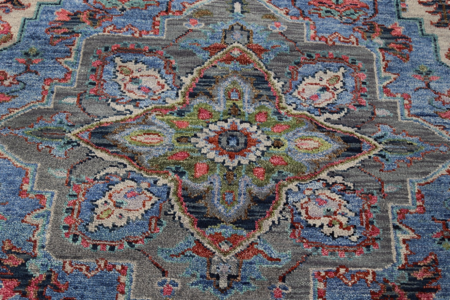 Serapi Medallion Handwoven Tribal Rug, J71691