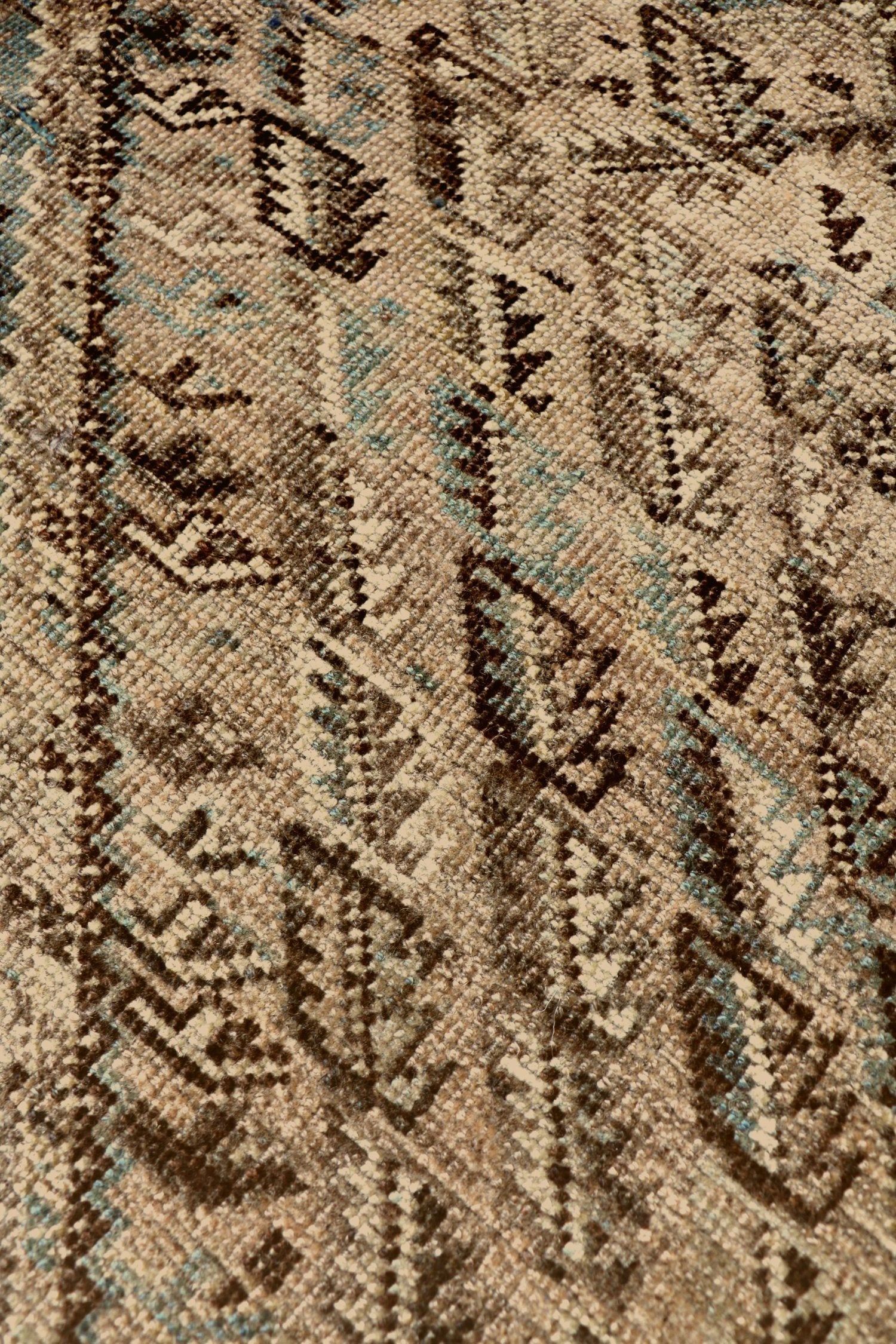 Vintage Shiraz Handwoven Tribal Rug, J68317