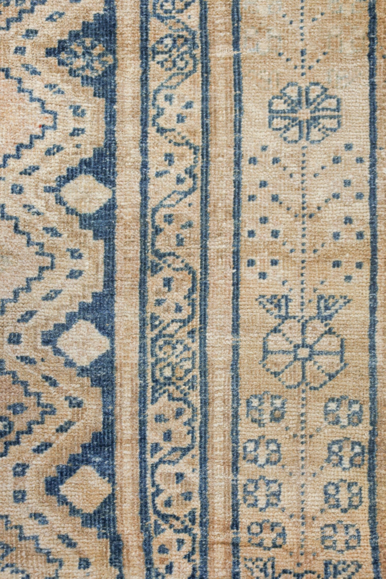Vintage Shiraz Handwoven Tribal Rug, J73472