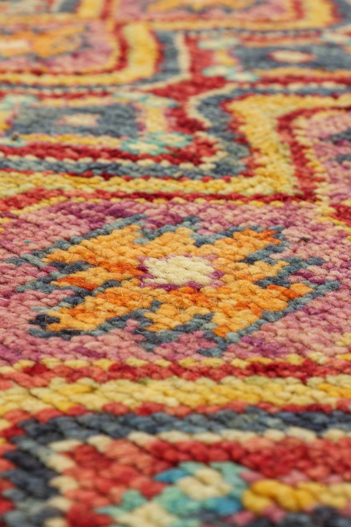 Shiraz Handwoven Tribal Rug, J79484
