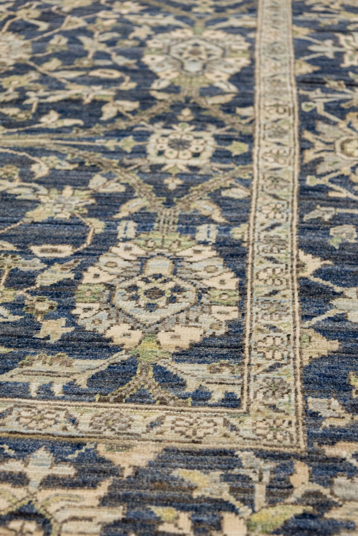 Sultanabad Handwoven Tribal Rug, J89342