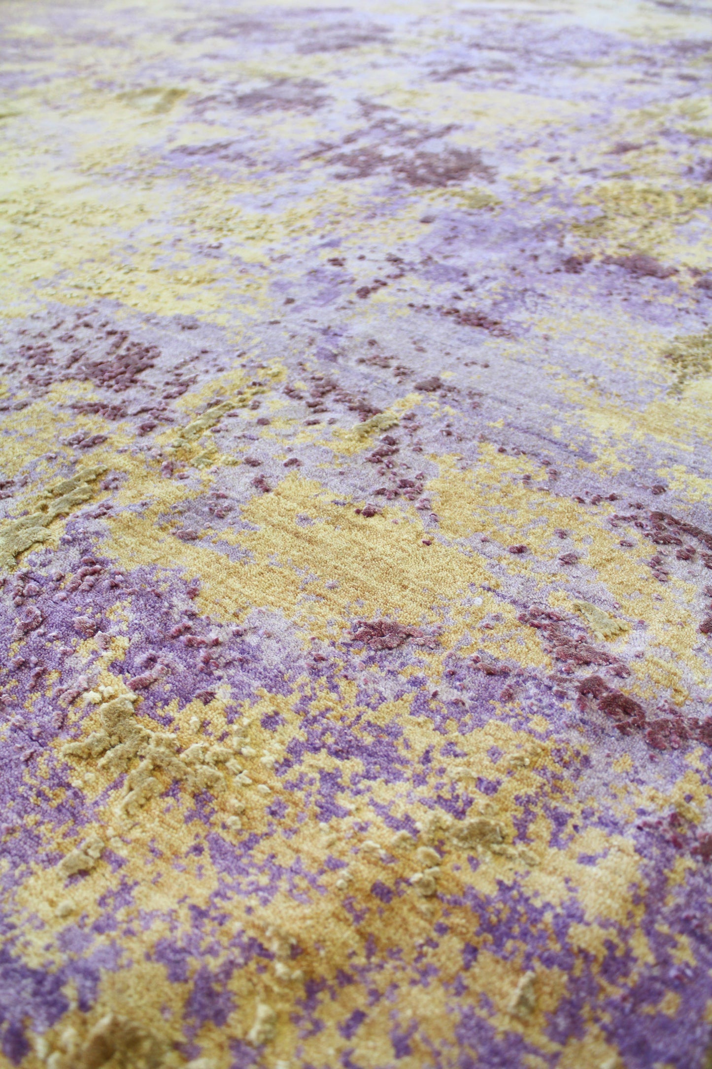 Organic Silk Handwoven Contemporary Rug, J57810