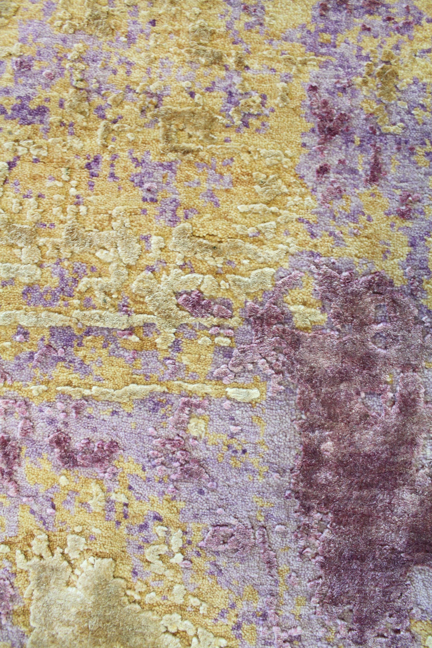 Organic Silk Handwoven Contemporary Rug, J57810