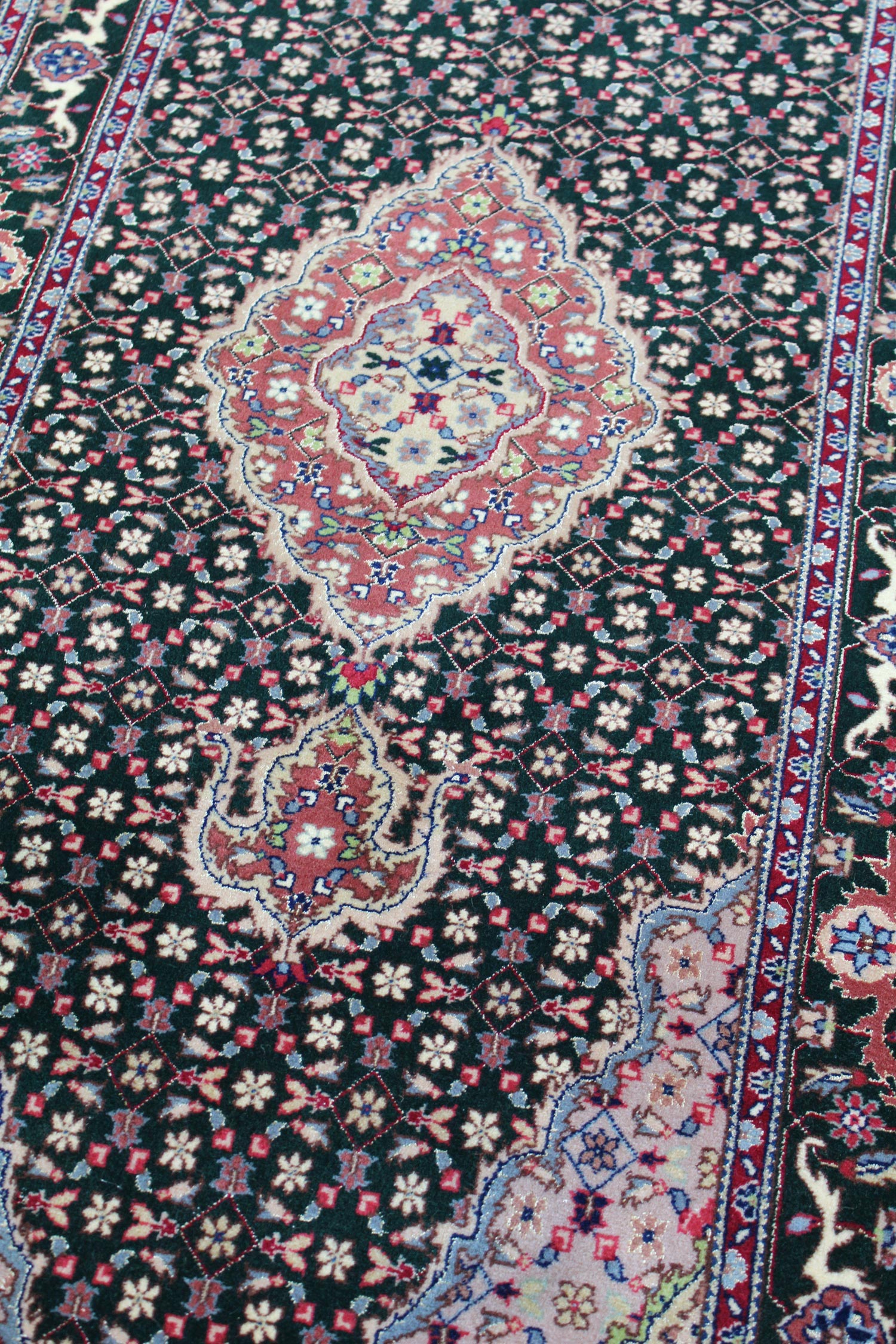 Mahi Tabriz Handwoven Traditional Rug, J59414