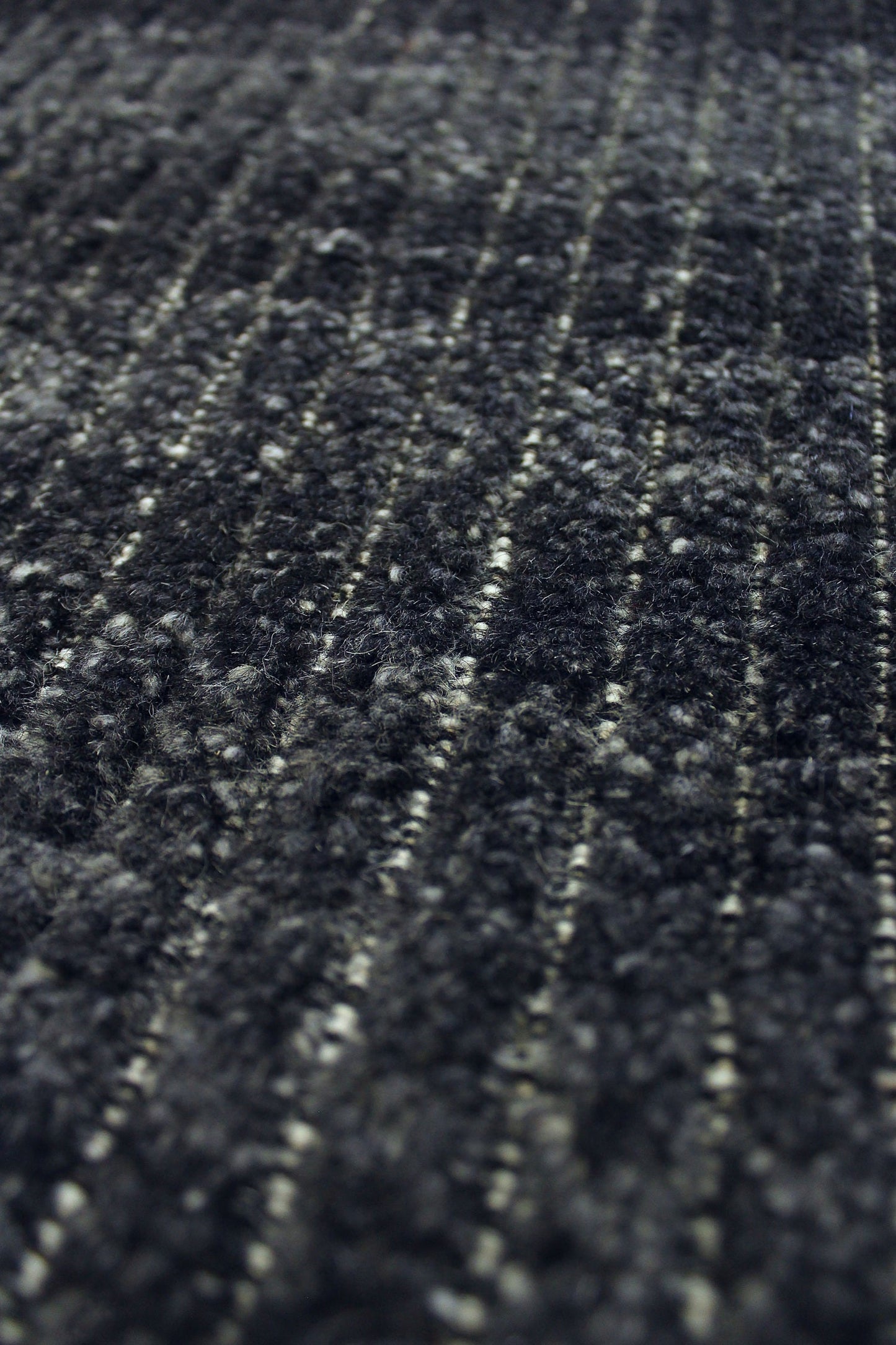 Pyramid Handwoven Contemporary Rug, J69386