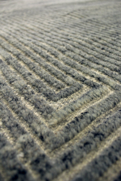 Pyramid Handwoven Contemporary Rug, J69408