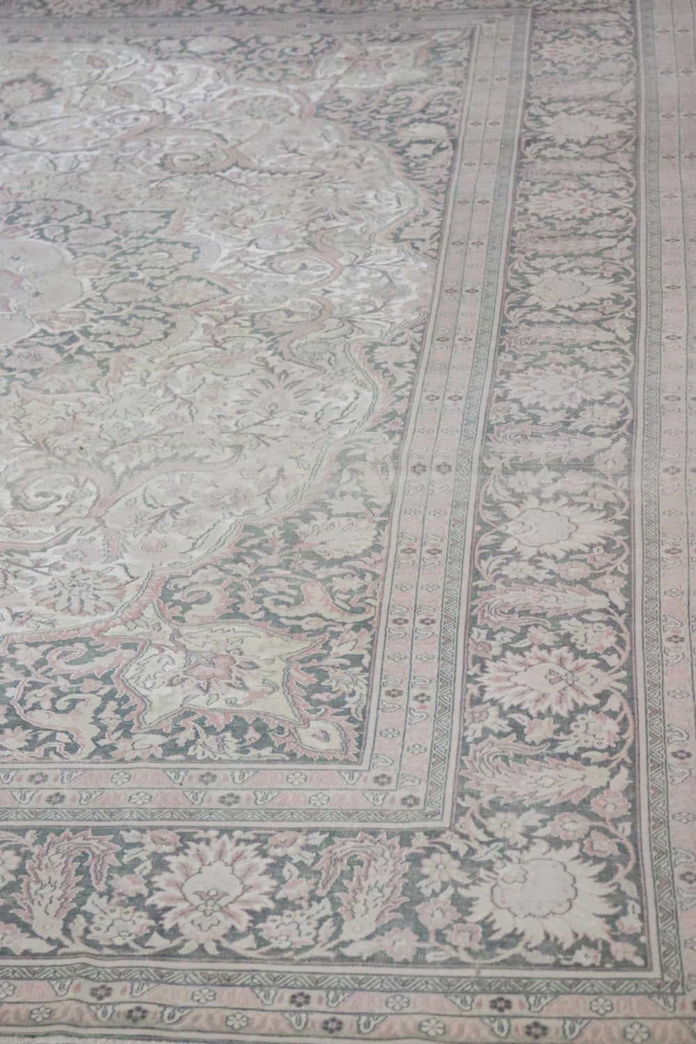 Vintage Agra Handwoven Traditional Rug, J68009