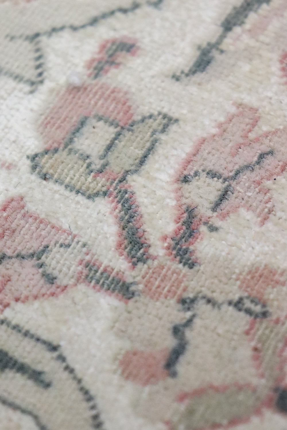 Vintage Agra Handwoven Traditional Rug, J68009