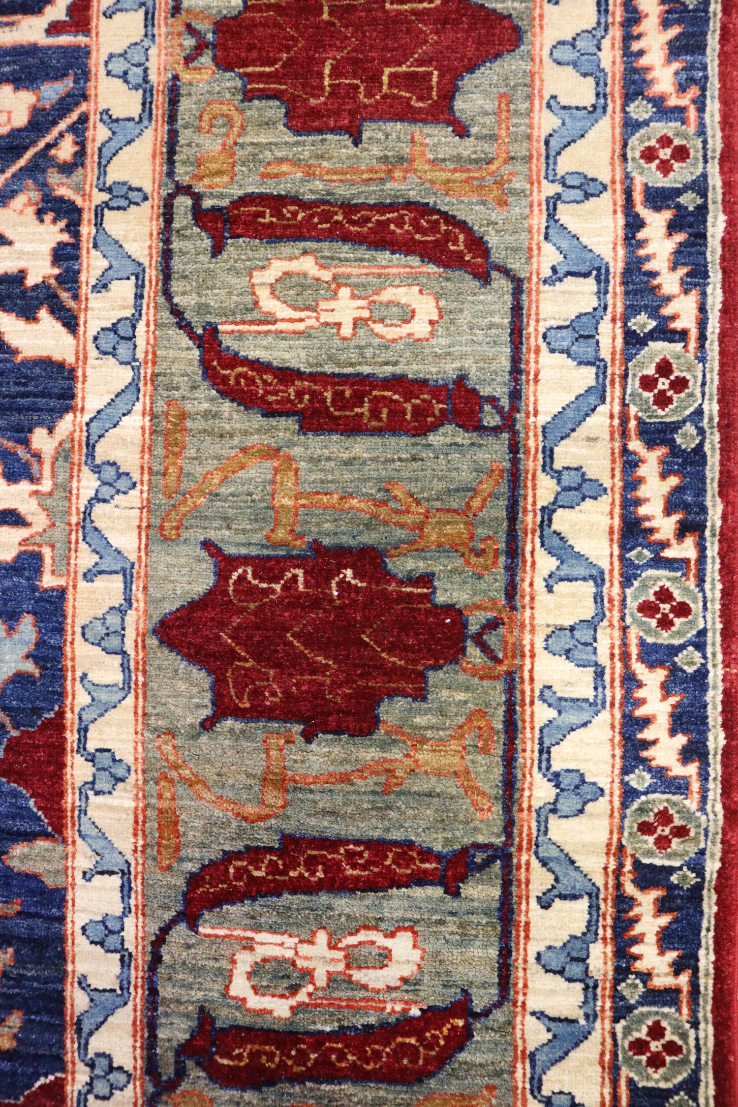 Arabesque Handwoven Traditional Rug, 69414