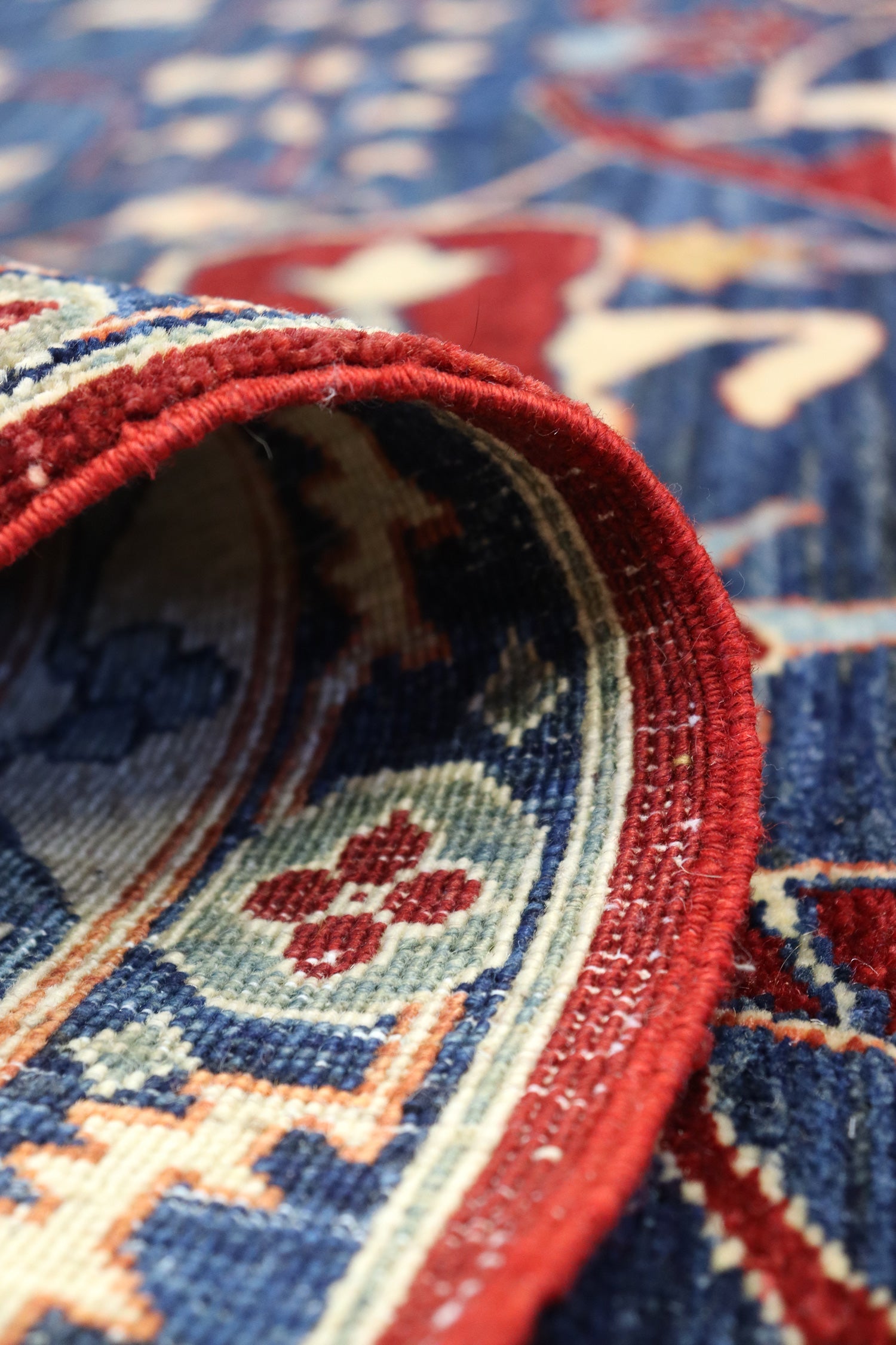 Arabesque Handwoven Traditional Rug, 69414