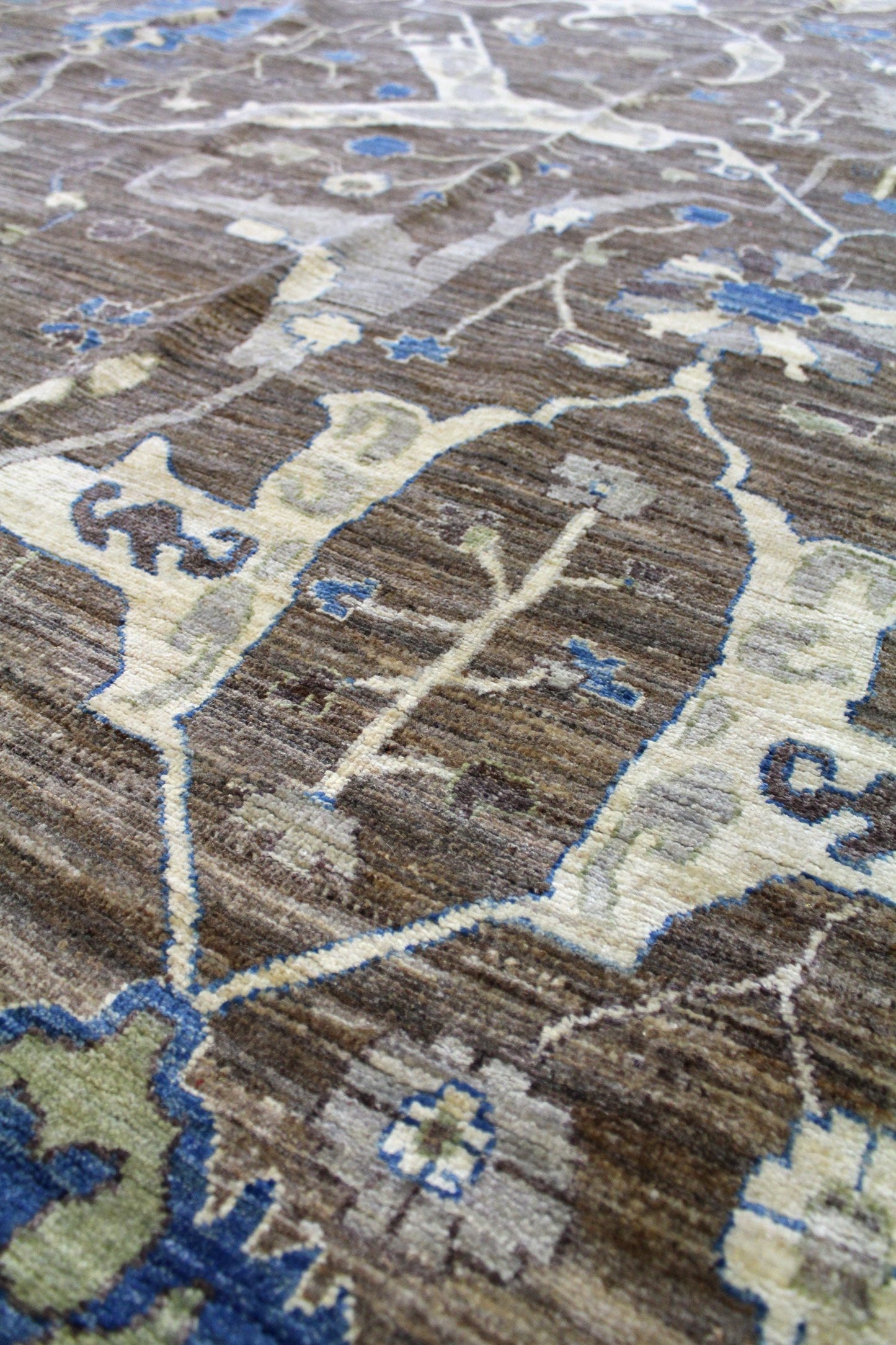 Arabesque Handwoven Traditional Rug, J61875