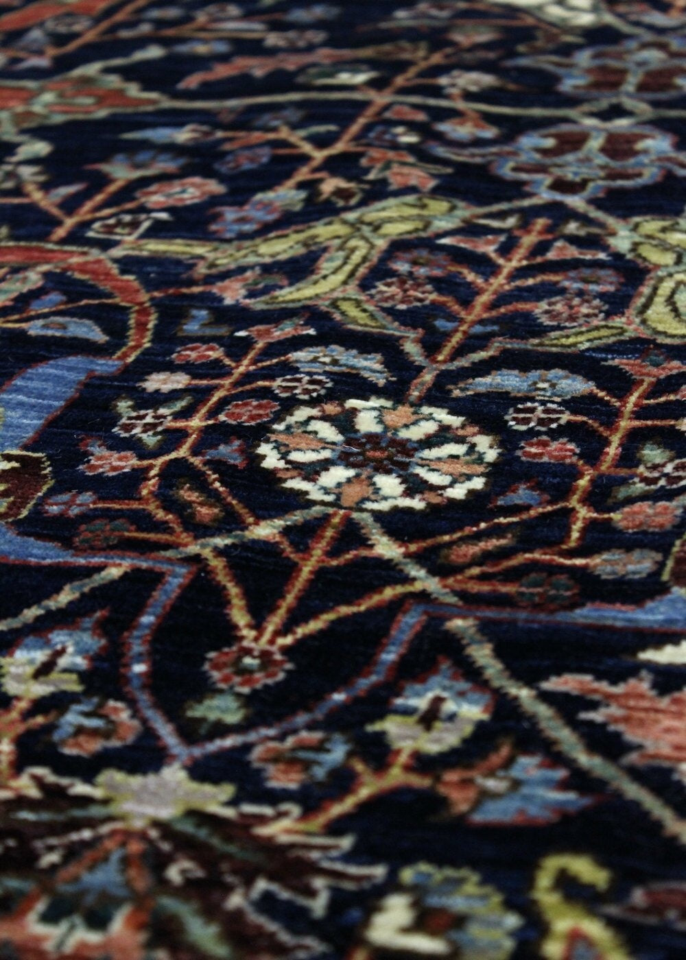 Arabesque Handwoven Traditional Rug, J68742