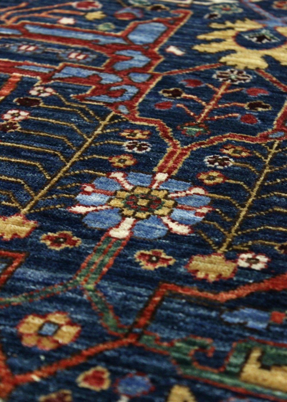 Arabesque Handwoven Traditional Rug, J68761