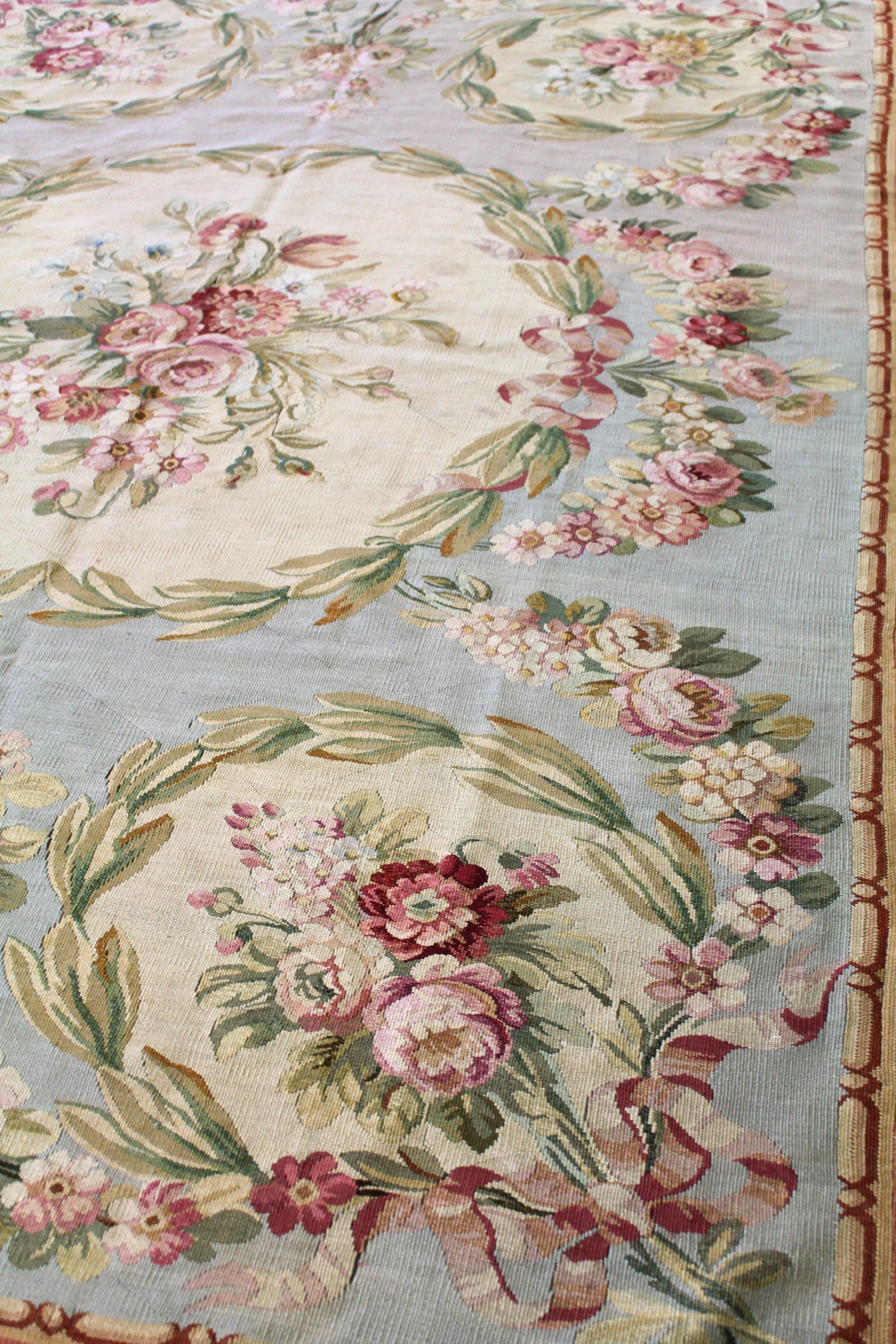 Antique Aubusson Handwoven Traditional Rug, J63360