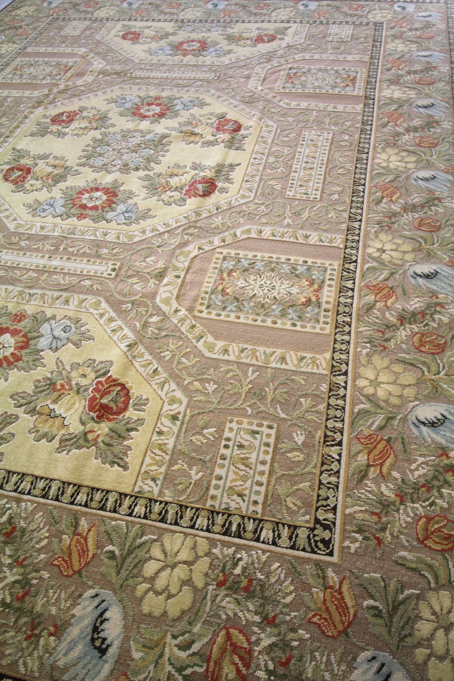 Axminster Handwoven Traditional Rug, J63352