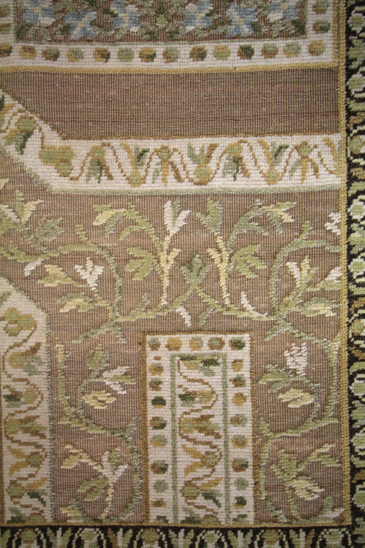 Axminster Handwoven Traditional Rug, J63352
