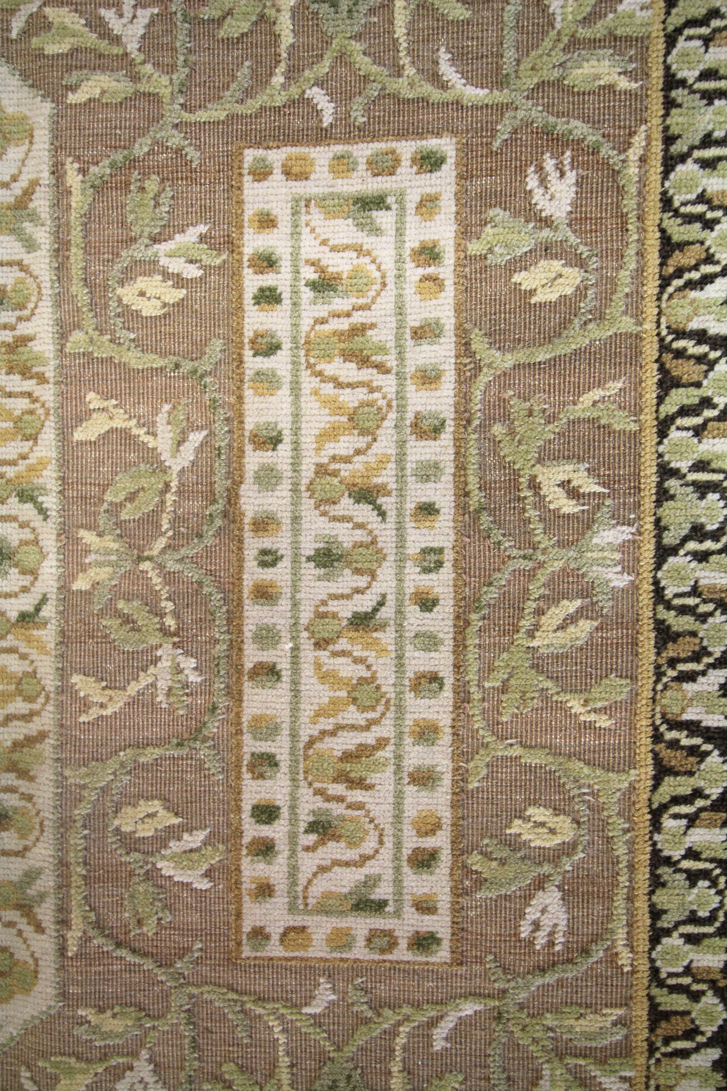 Axminster Handwoven Traditional Rug, J63352