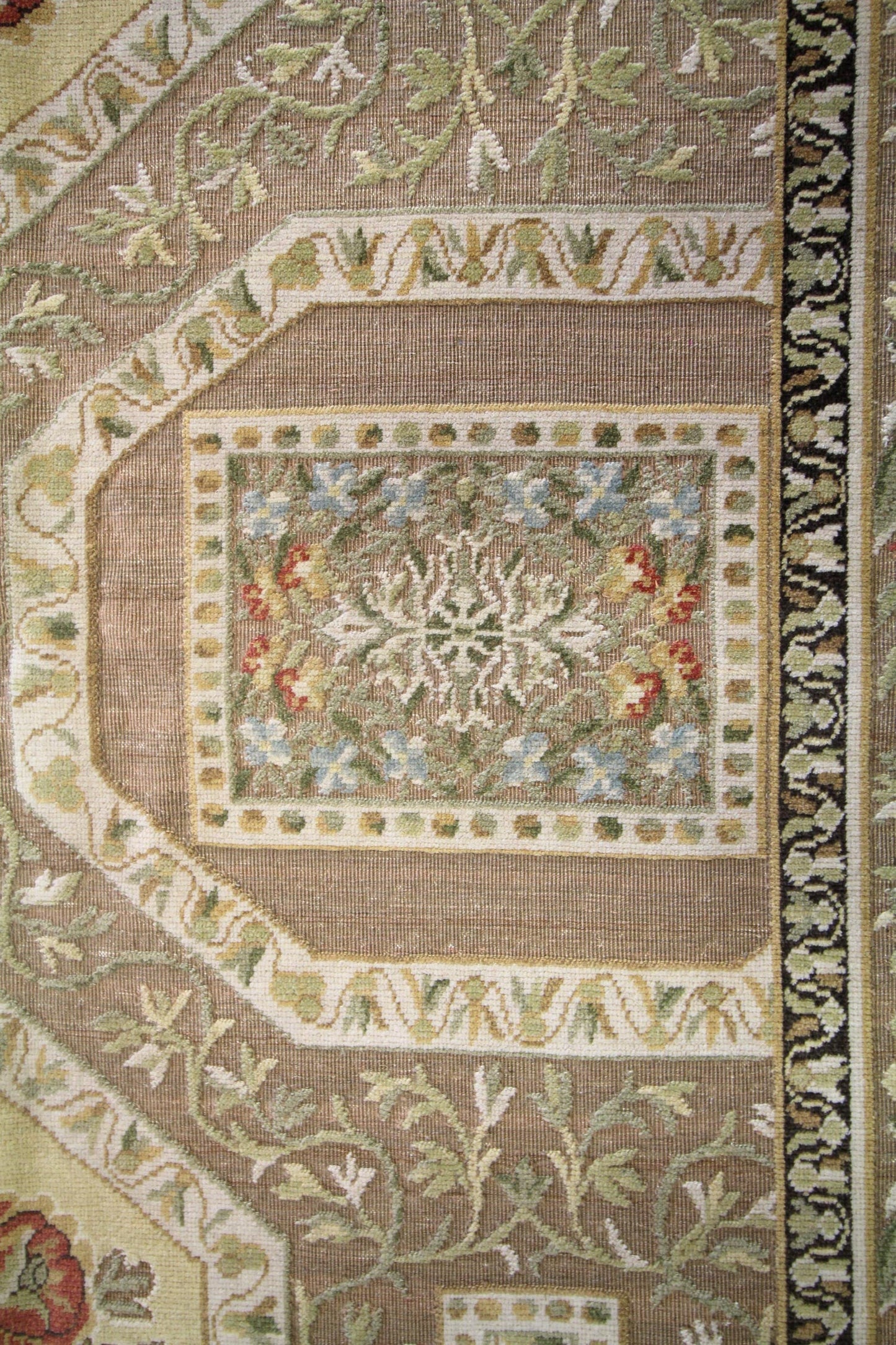 Axminster Handwoven Traditional Rug, J63352