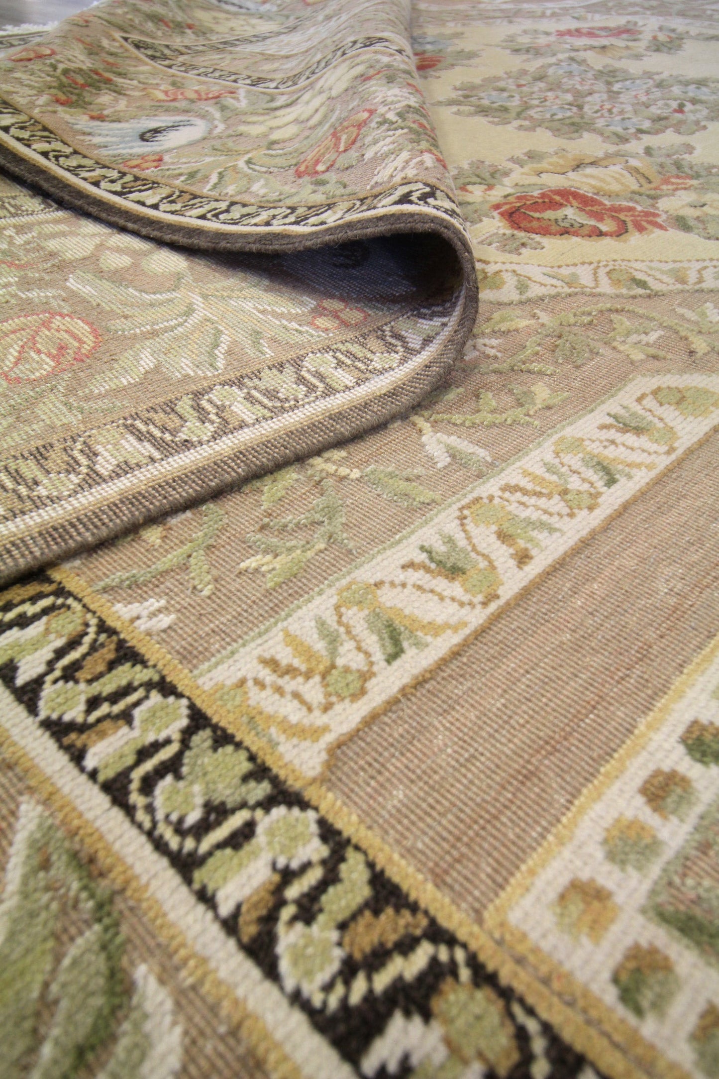 Axminster Handwoven Traditional Rug, J63352
