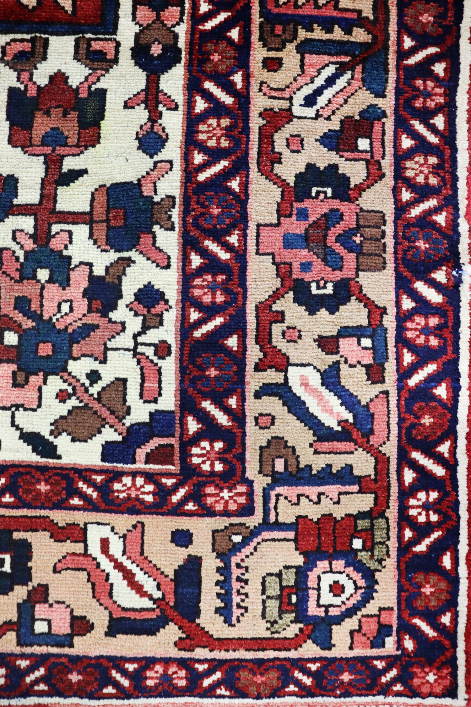 Vintage Bakhtiari Handwoven Traditional Rug, J65471