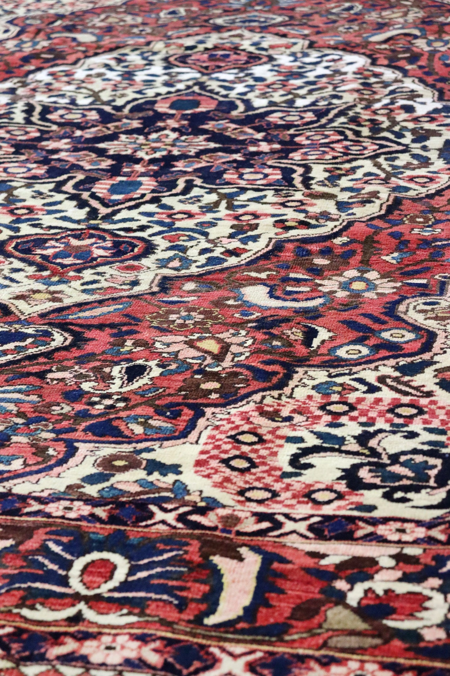Vintage Bakhtiari Handwoven Traditional Rug, J65474