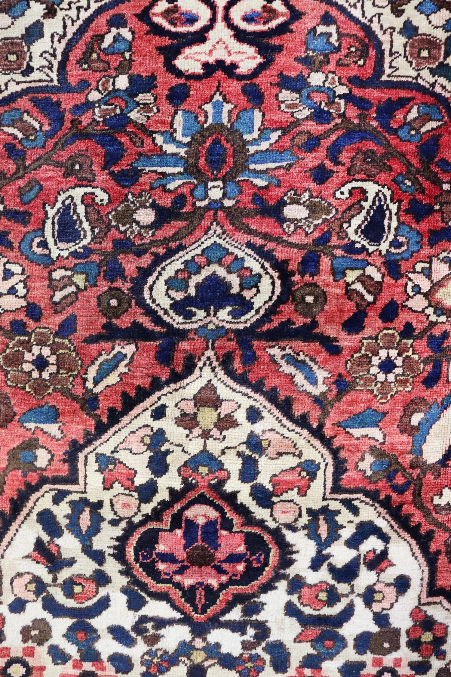 Vintage Bakhtiari Handwoven Traditional Rug, J65474