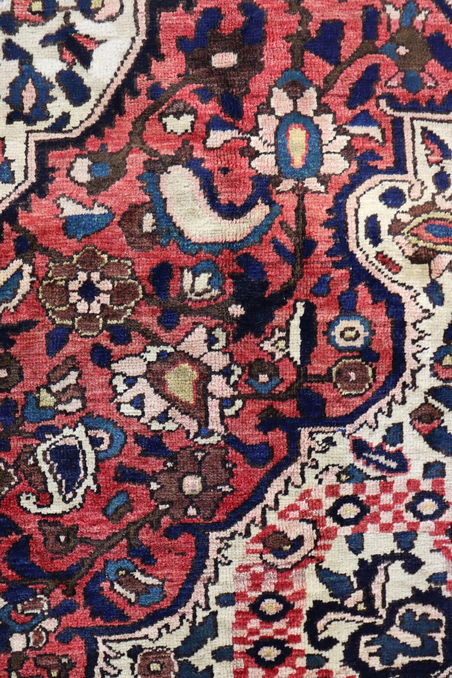 Vintage Bakhtiari Handwoven Traditional Rug, J65474