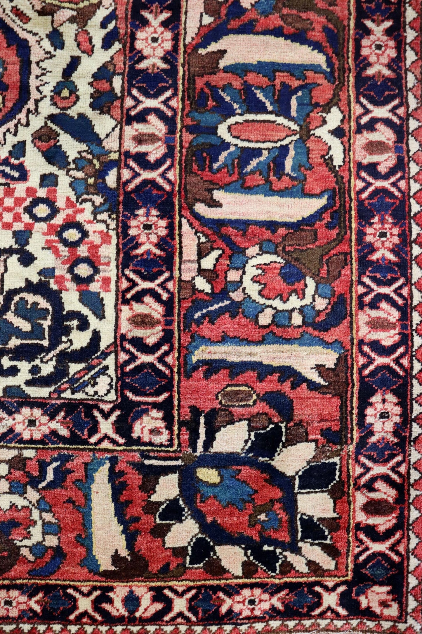 Vintage Bakhtiari Handwoven Traditional Rug, J65474