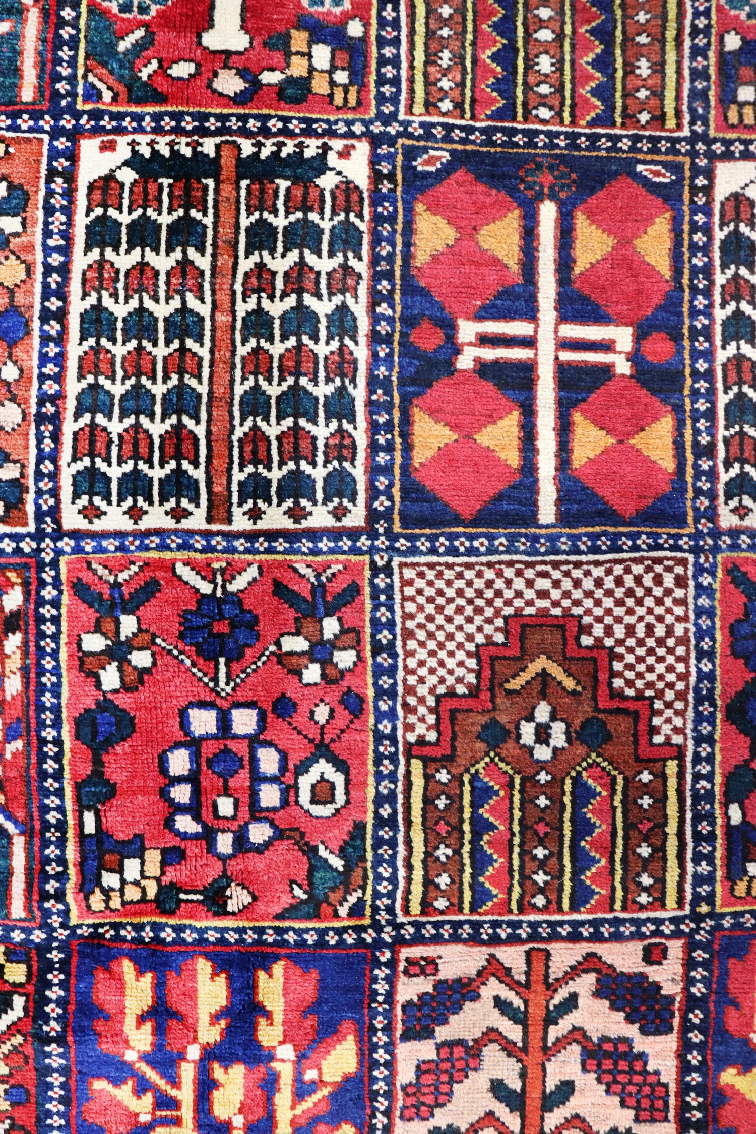 Vintage Bakhtiari Handwoven Traditional Rug, J65475