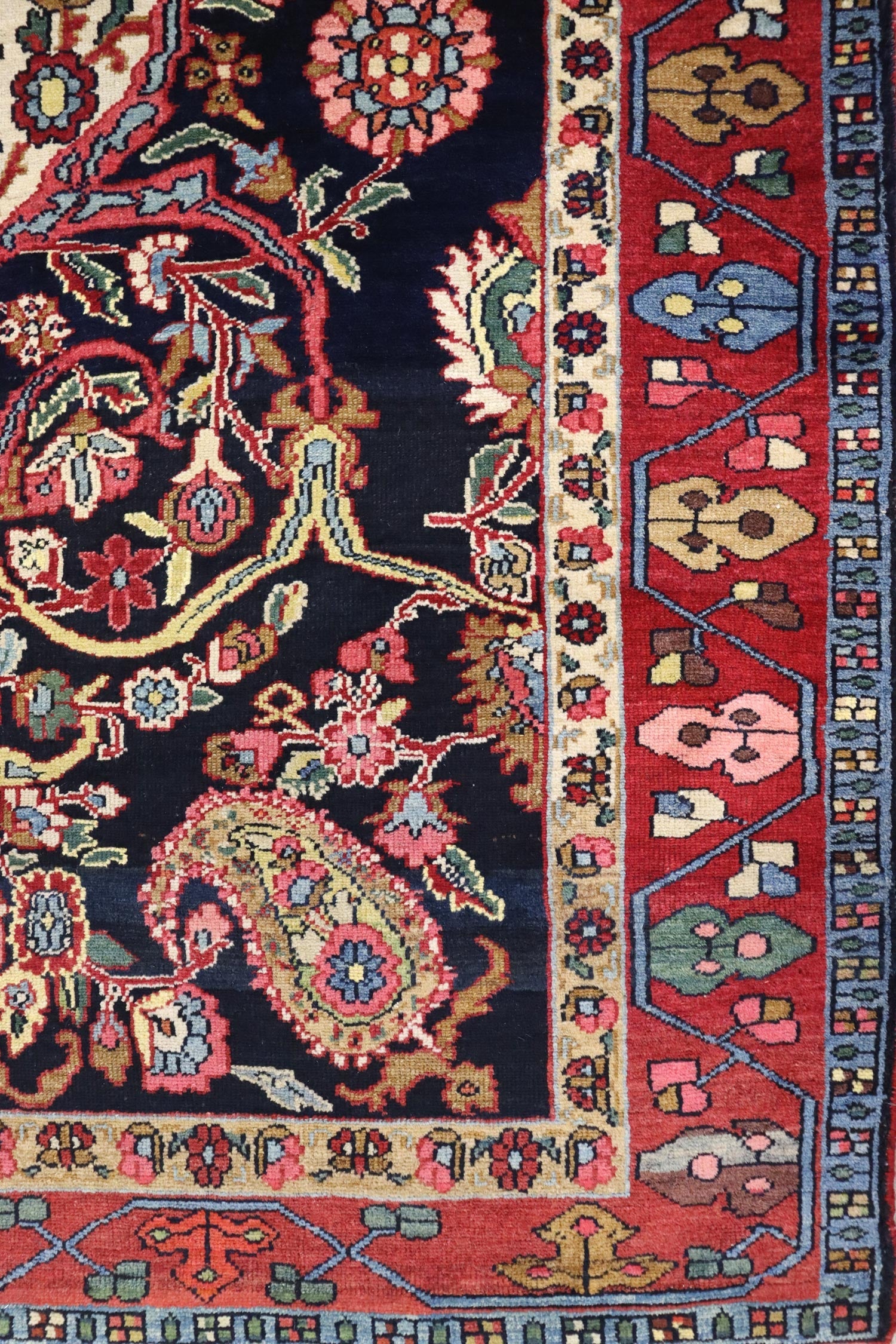 Antique Bakhtiari Handwoven Traditional Rug, J65773