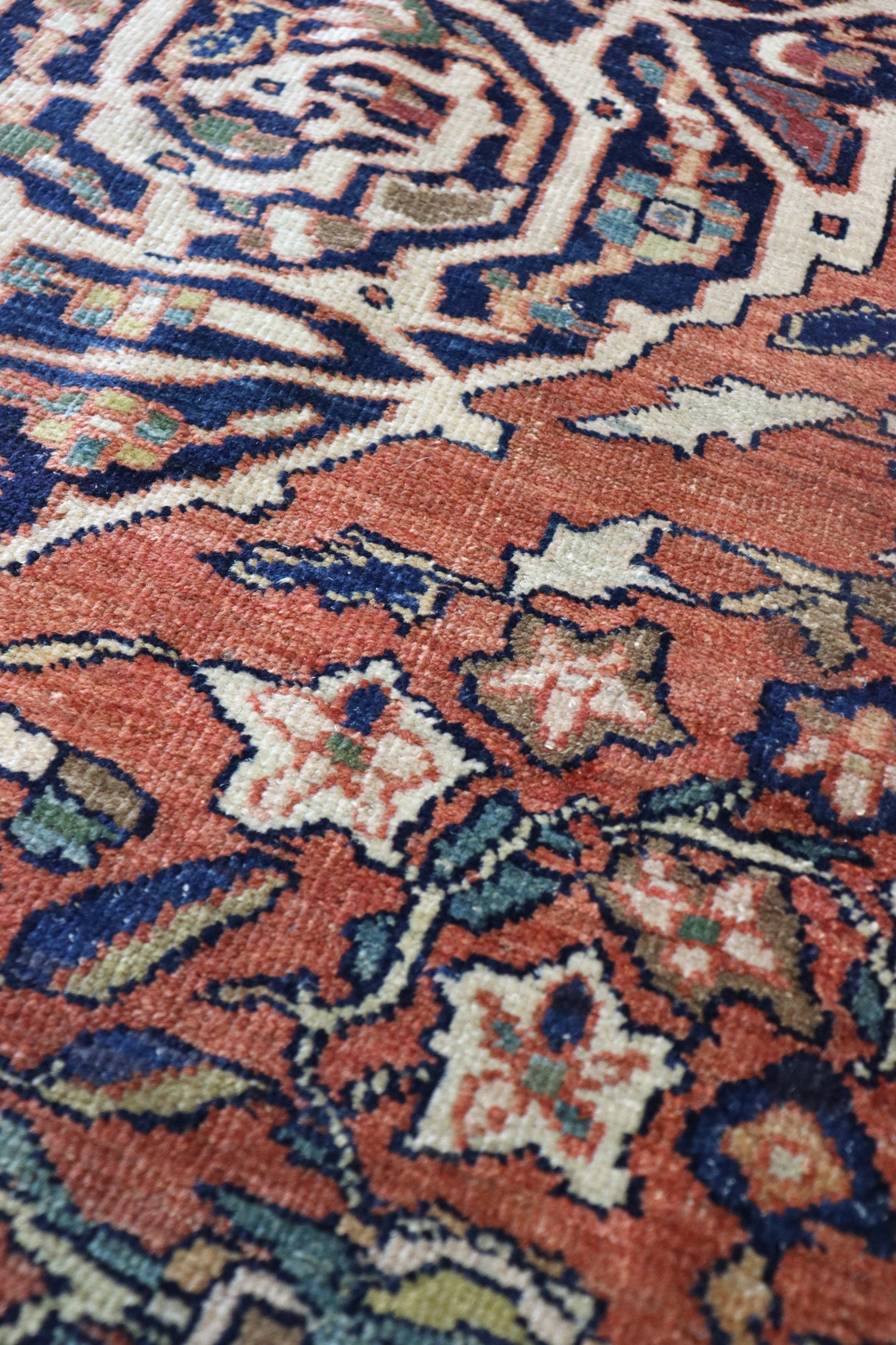 Antique Ferahan Sarouk Handwoven Traditional Rug, J67173