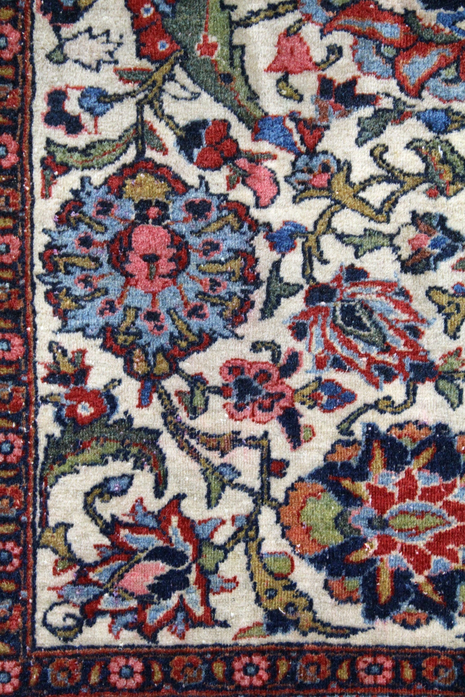 Antique Isfahan Handwoven Traditional Rug, J63617