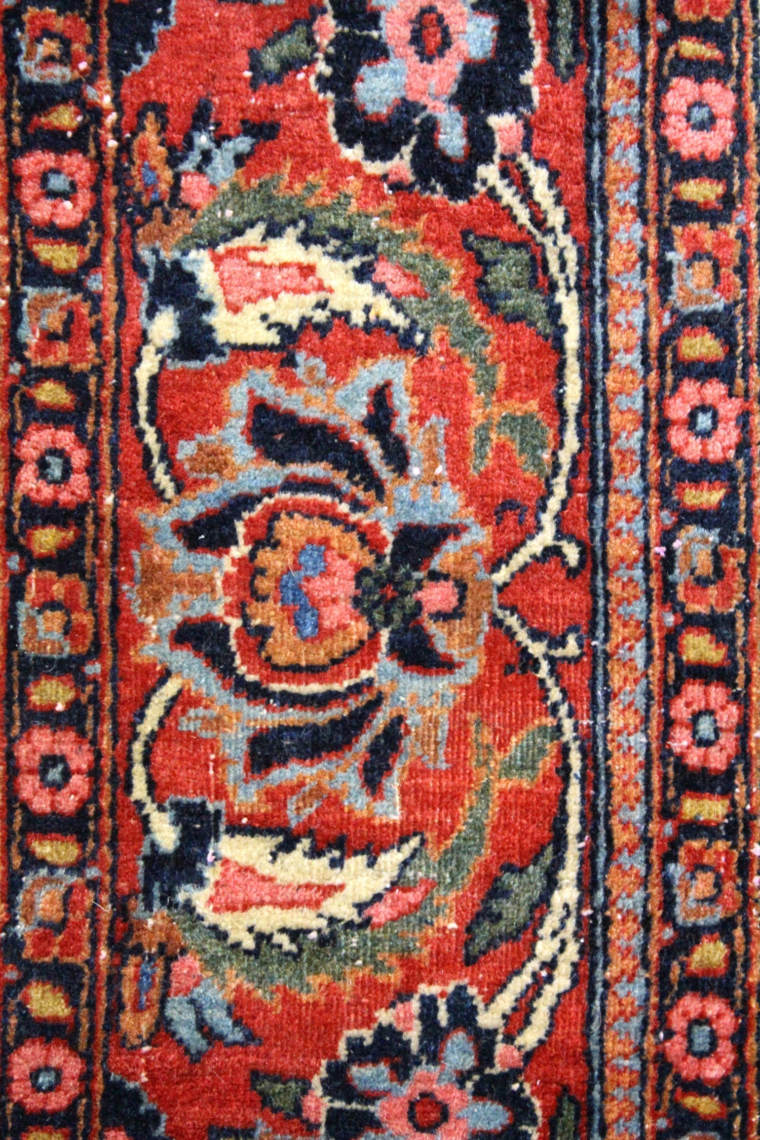 Antique Isfahan Handwoven Traditional Rug, J63617
