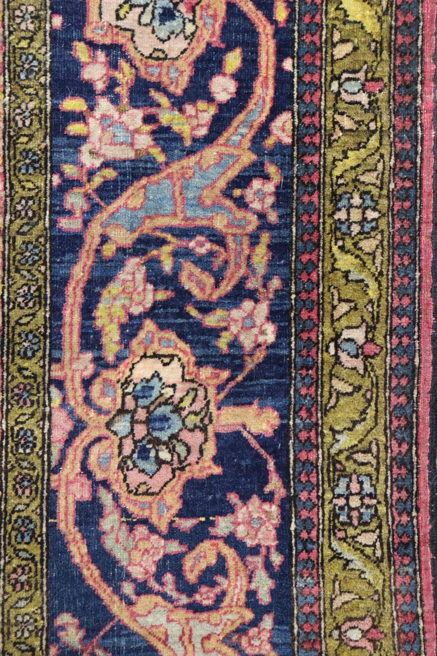 Antique Isphahan Handwoven Traditional Rug, J67187