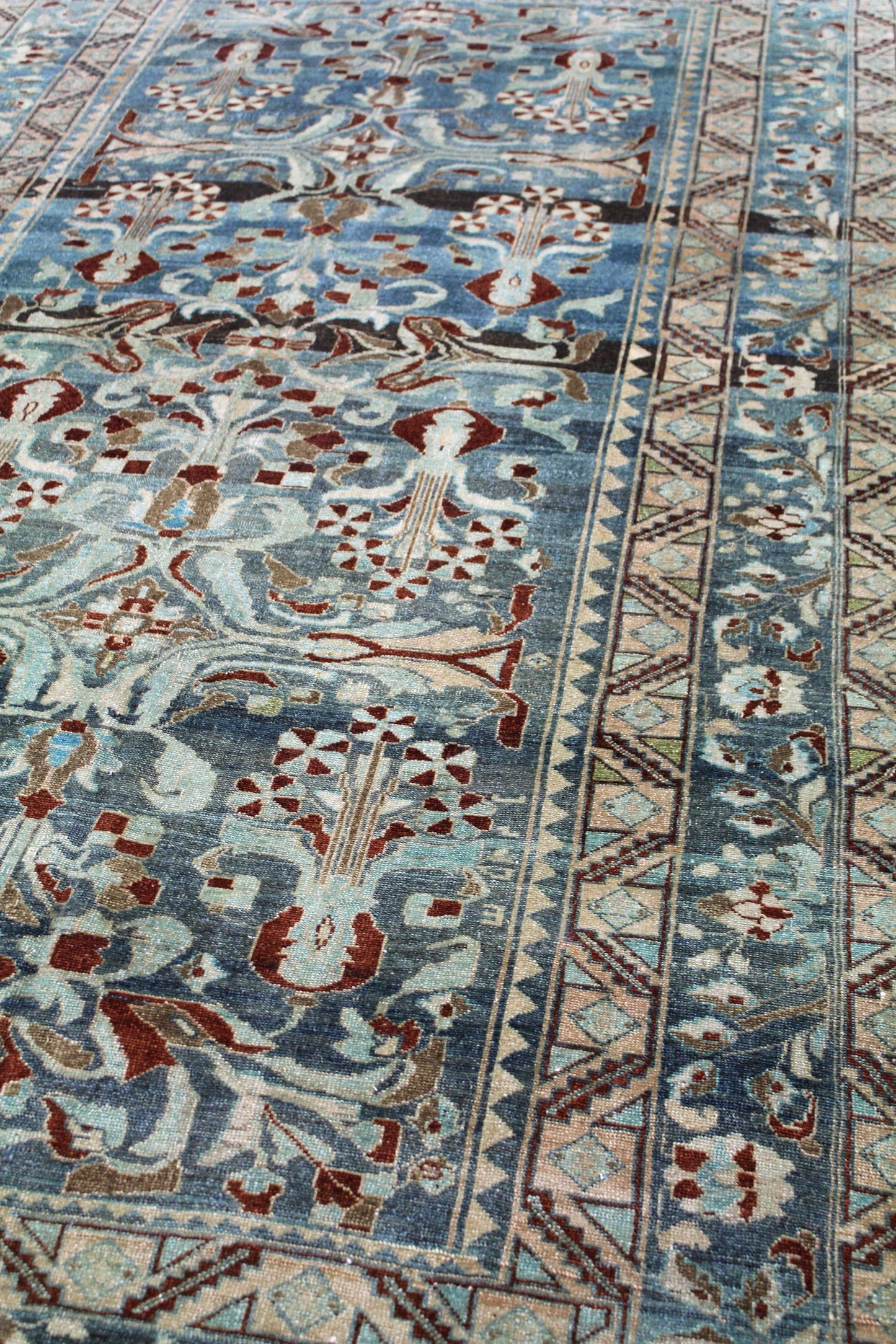 Vintage Lilihan Handwoven Traditional Rug, J63375