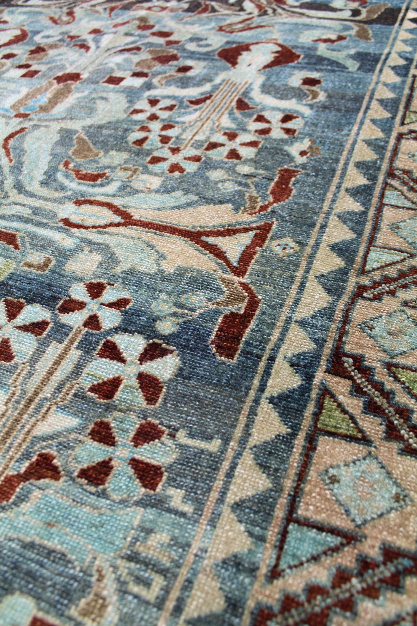 Vintage Lilihan Handwoven Traditional Rug, J63375