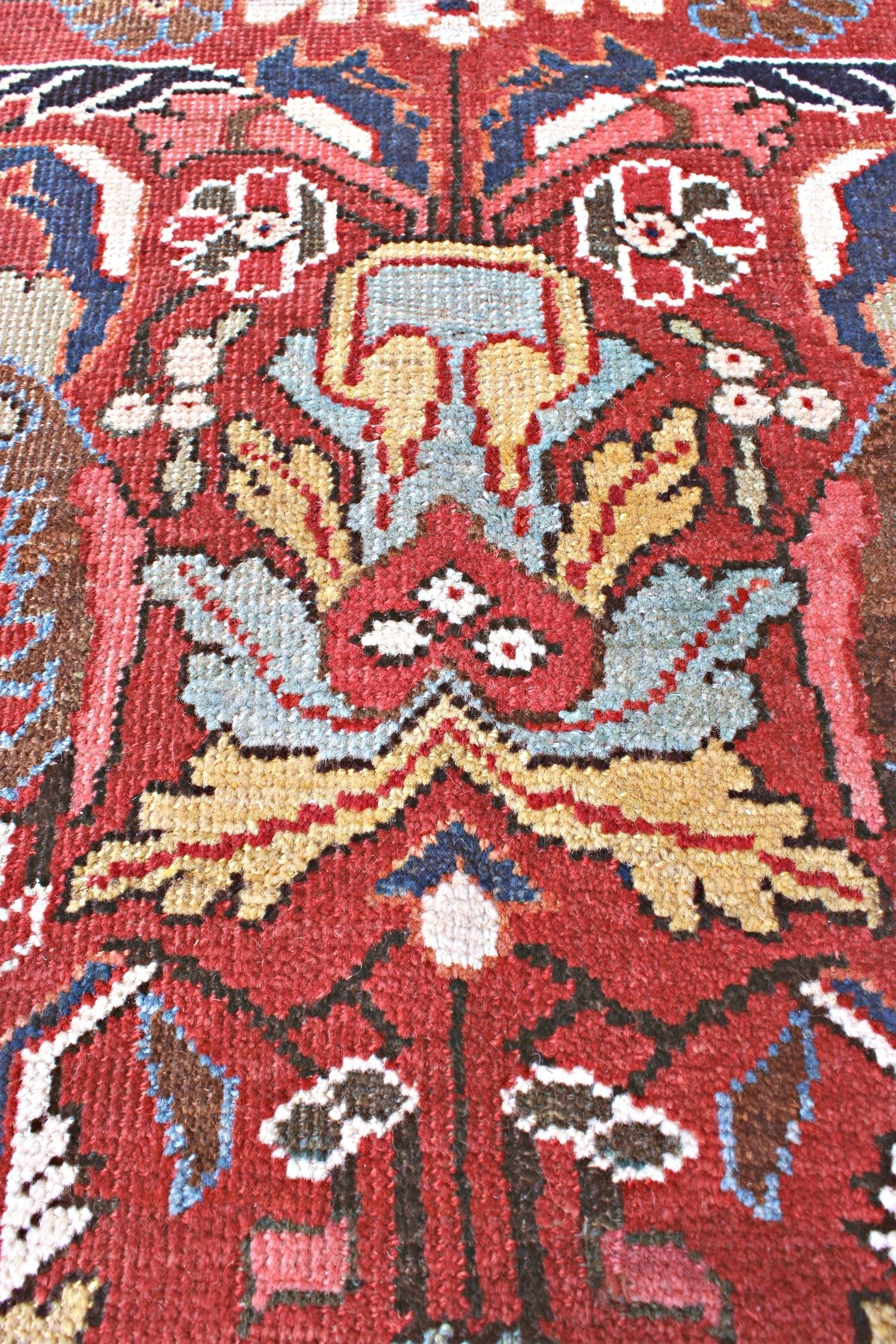 Antique Mahal Handwoven Traditional Rug, J69650