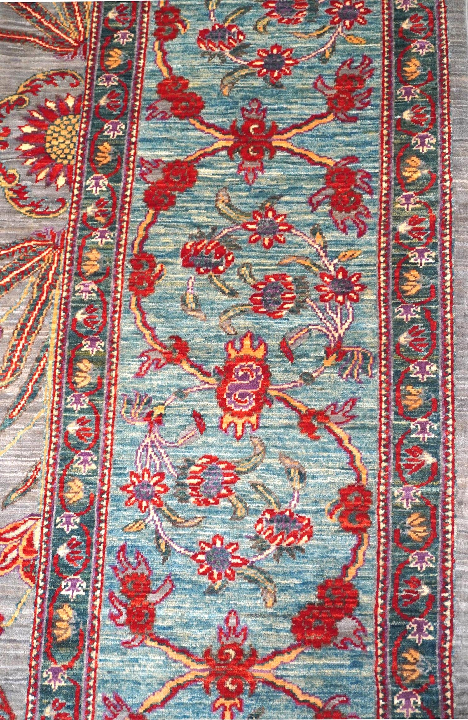 Moghul Handwoven Traditional Rug, J64411