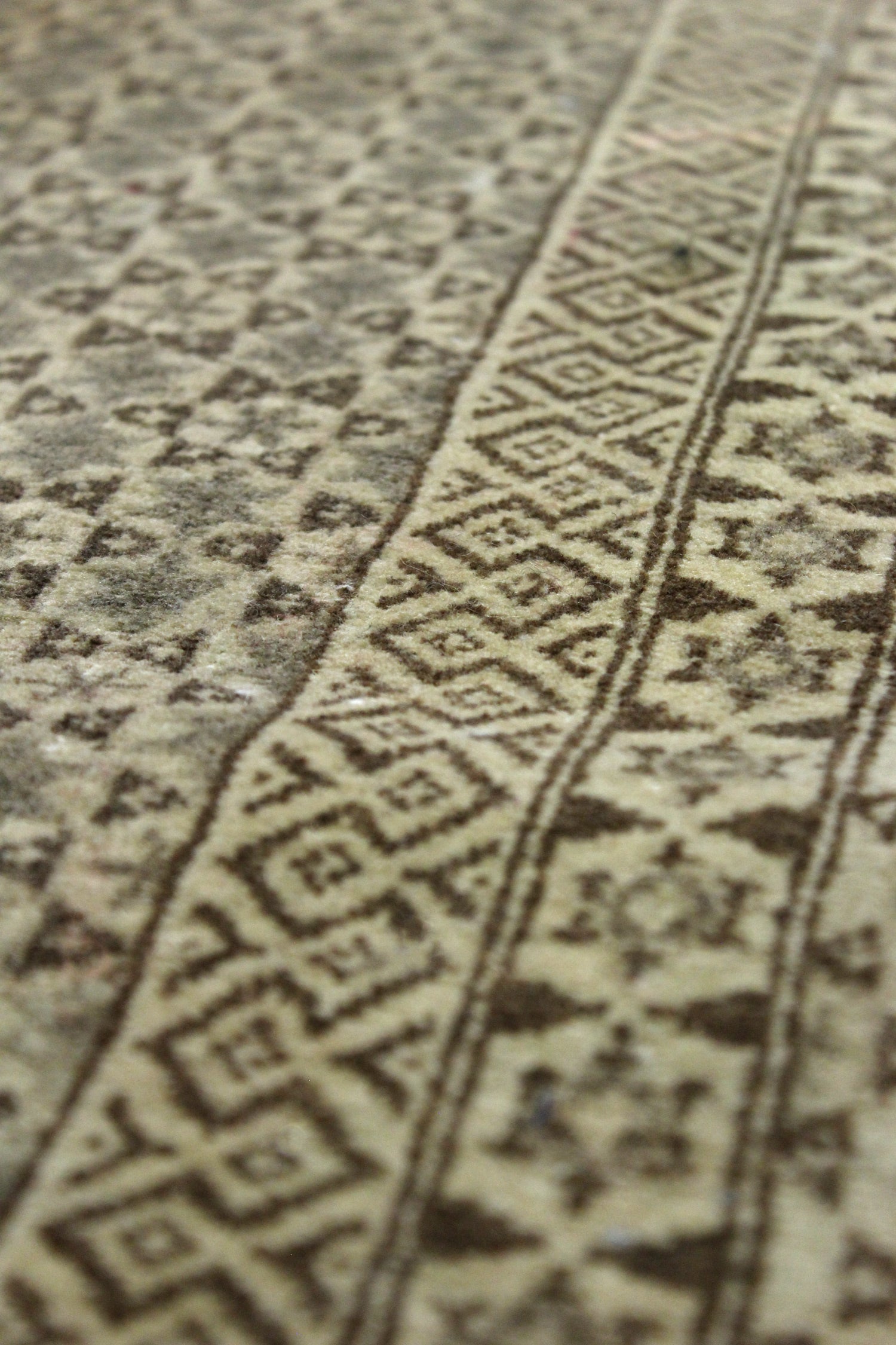 Vintage Qum Handwoven Traditional Rug, J68936