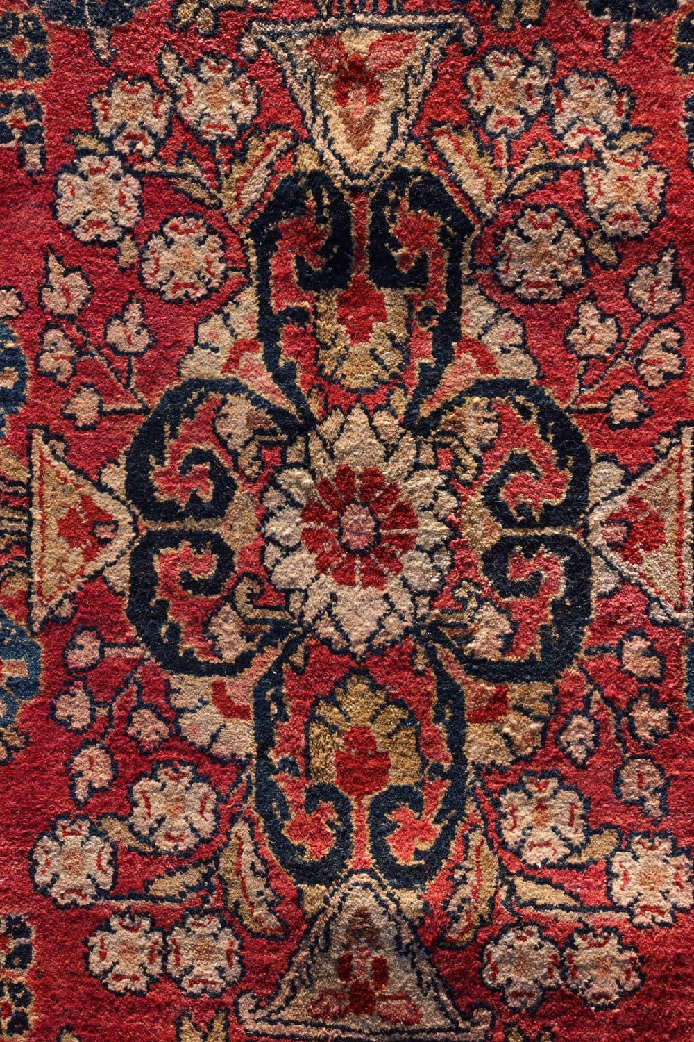 Antique Sarouk Handwoven Traditional Rug, J67819