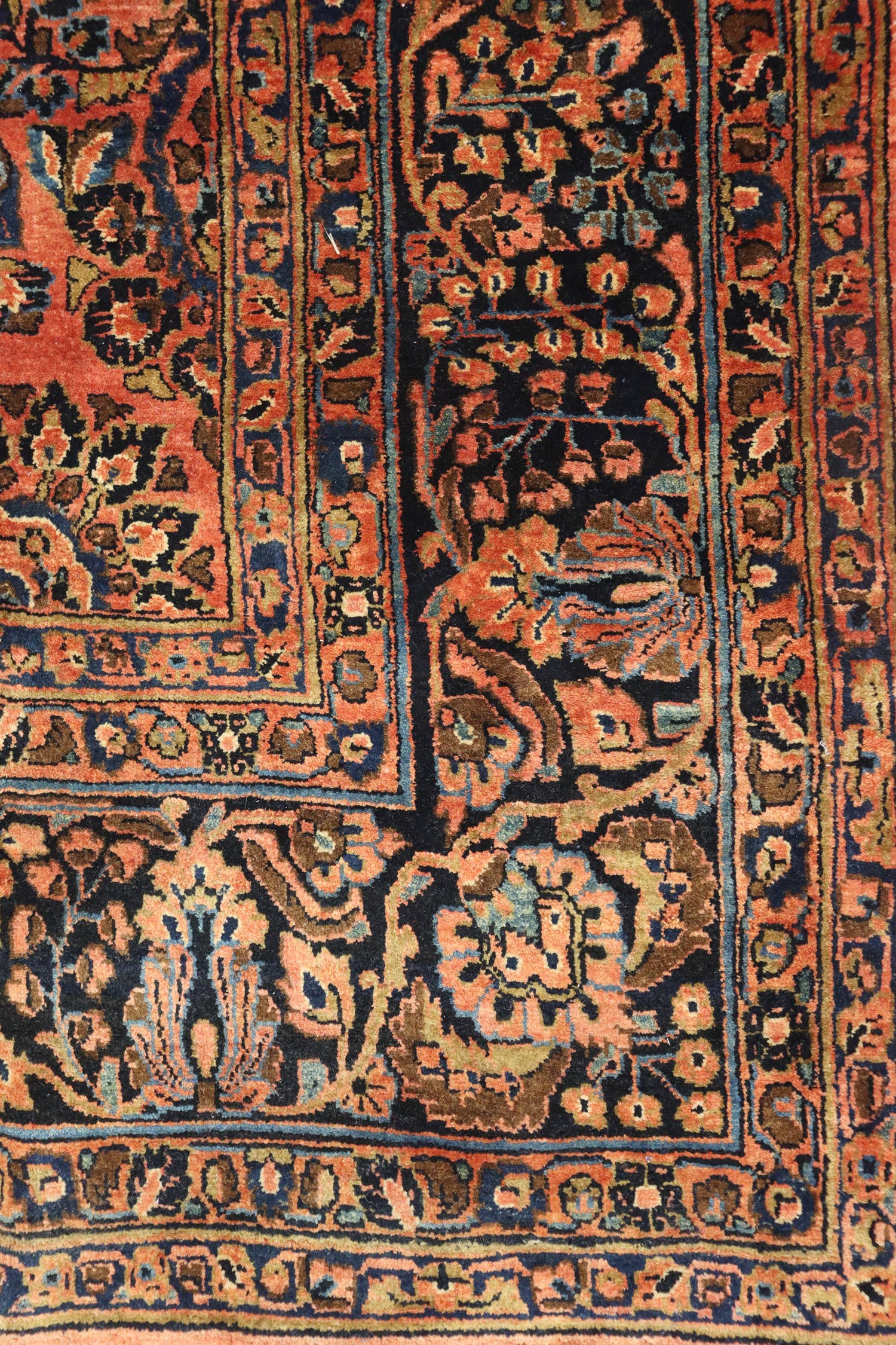 Antique Sarouk Handwoven Traditional Rug, J67835