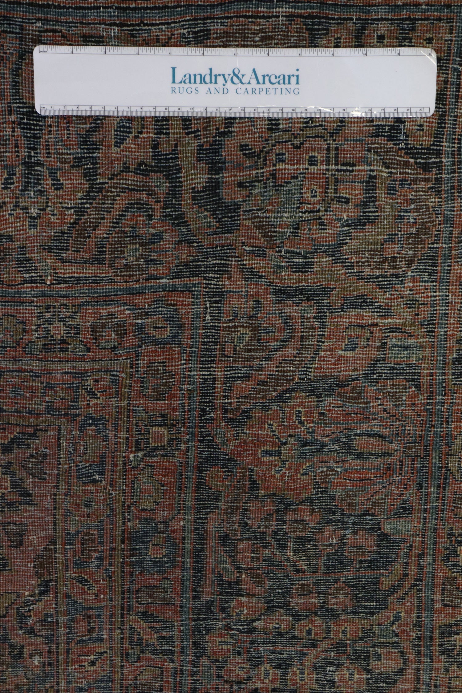 Antique Sarouk Handwoven Traditional Rug, J67835
