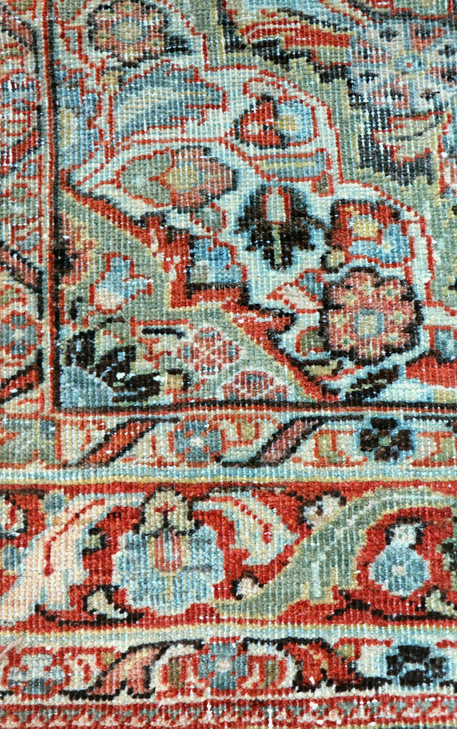 Vintage Sarouk Handwoven Traditional Rug, J68326