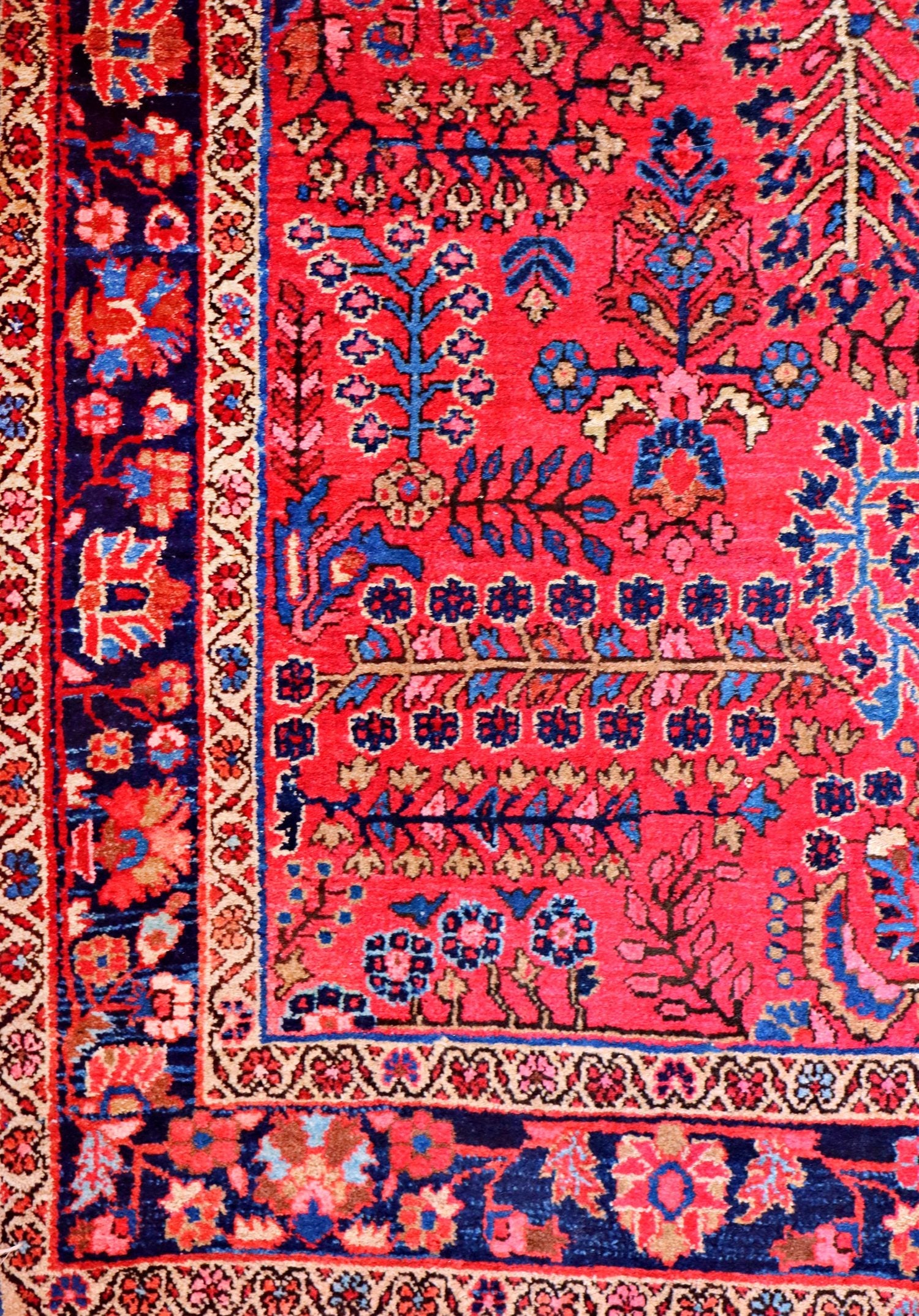 Antique Sarouk Handwoven Traditional Rug, J68361