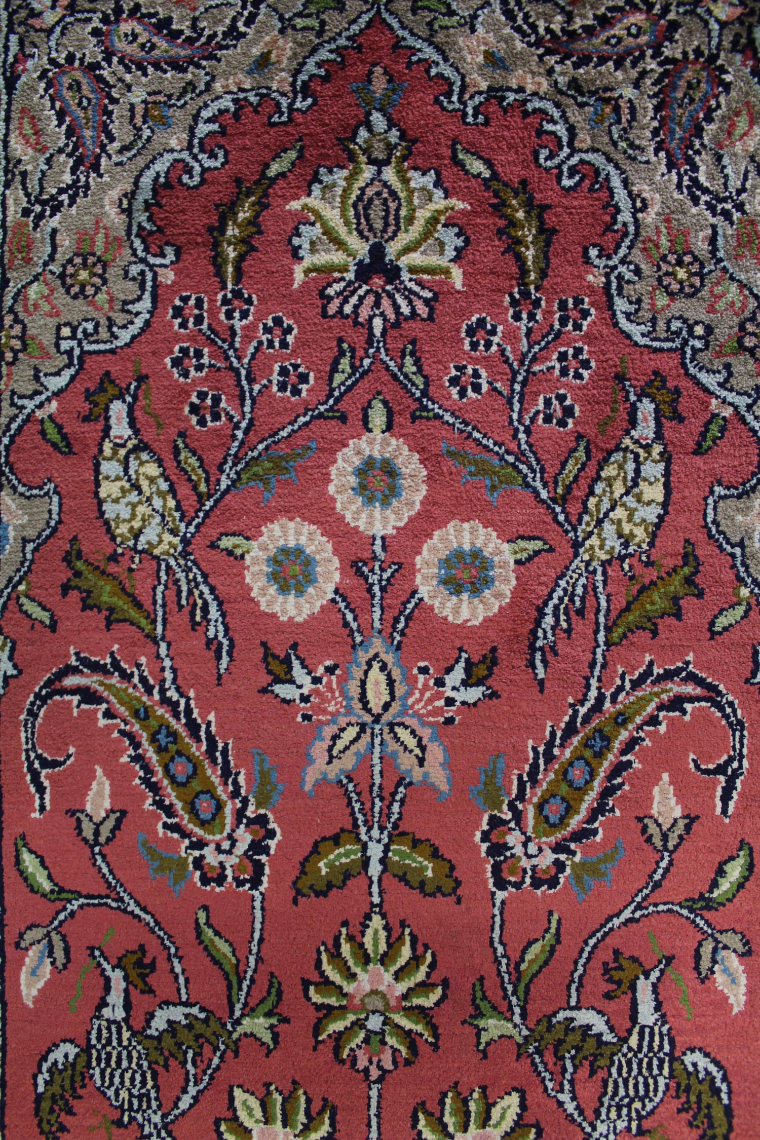 Silk Vase Handwoven Traditional Rug, J62856