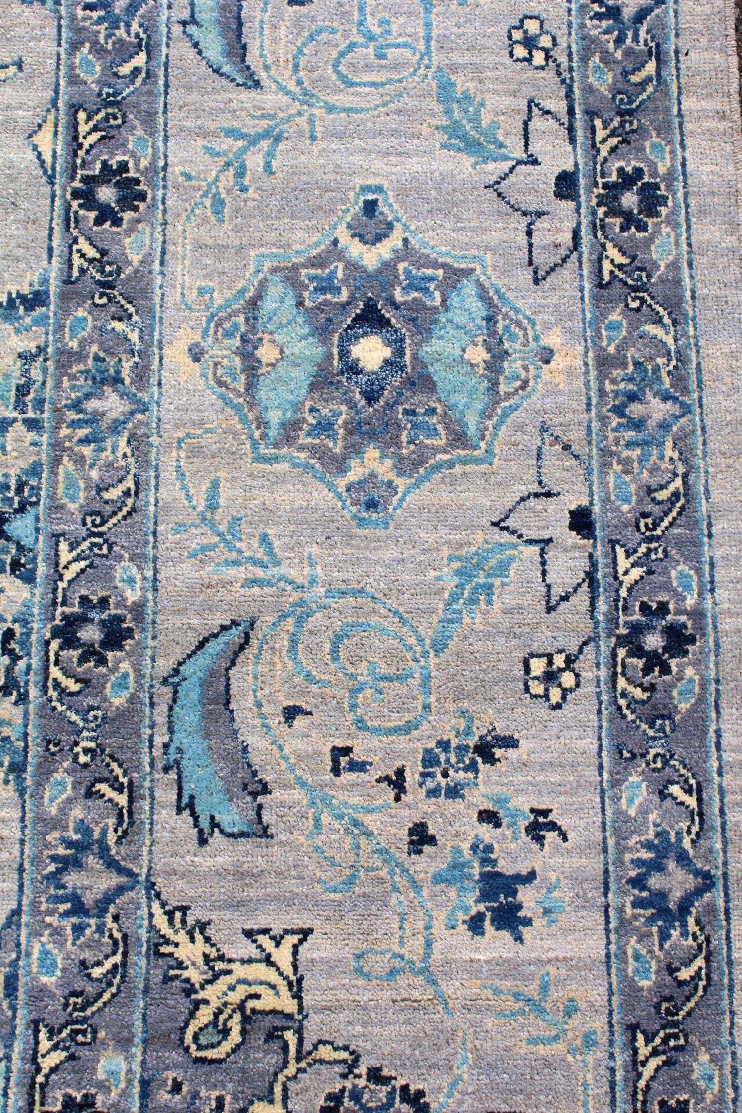 Tabriz Handwoven Traditional Rug, J61931